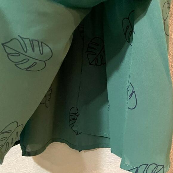 Modcloth Womens Green Palm Leaf V Neck Flutter Sleeve Back Tie Blouse Top Sz XXS - Picture 5 of 8